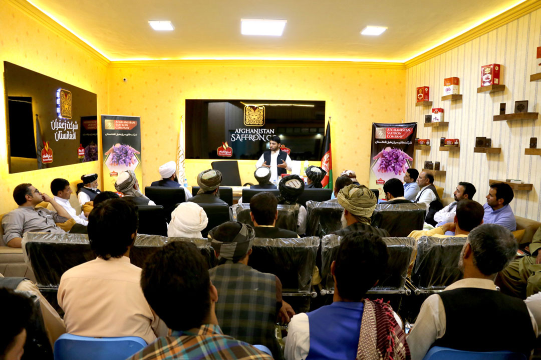Training seminar on new methods of saffron production and packaging